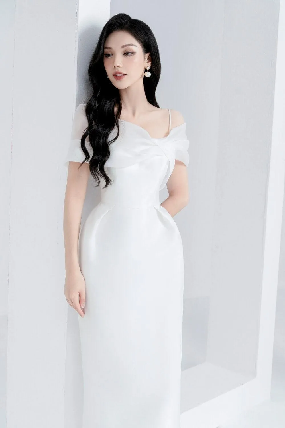 Roselily Pegged Off-Shoulder Twisted Woven Midi Dress